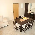 Utkovic Beachfront Apartamento Vrsi