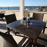 Utkovic Beachfront Apartamento Vrsi