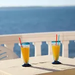 Utkovic Beachfront Apartamento
