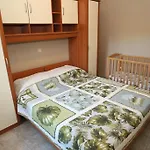 Utkovic Beachfront Apartamento *