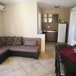 Utkovic Beachfront Apartamento Vrsi