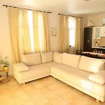 Utkovic Beachfront Apartamento *