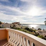 Utkovic Beachfront Apartamento Vrsi