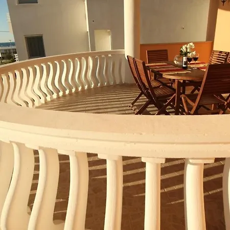 Lägenhet Utkovic Beachfront