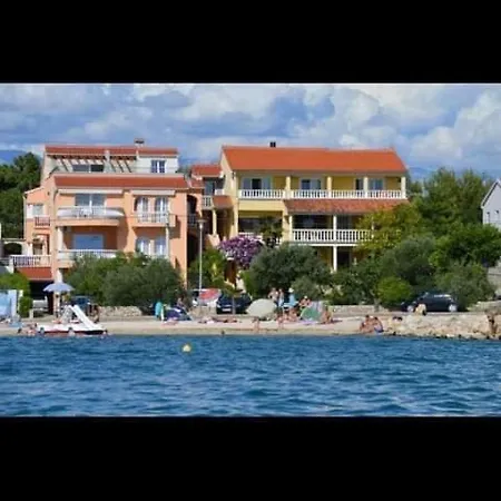 Utkovic Beachfront Lägenhet