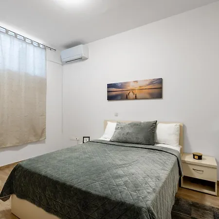 Апартаменты Utkovic Beachfront *