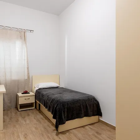 Utkovic Beachfront Врси