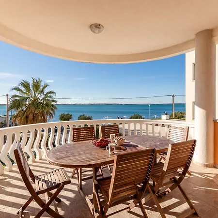 Lägenhet Utkovic Beachfront *