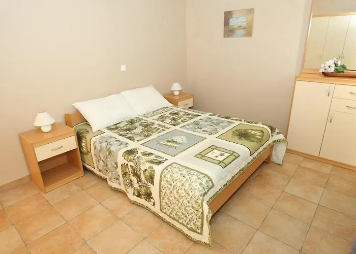 Utkovic Beachfront Врси