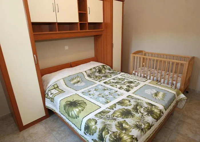 Utkovic Beachfront Апартаменты *