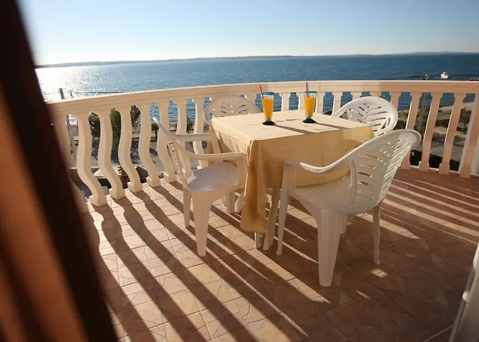 Апартаменты Utkovic Beachfront Врси