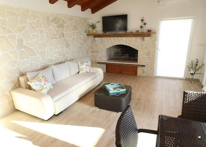 Utkovic Beachfront Врси