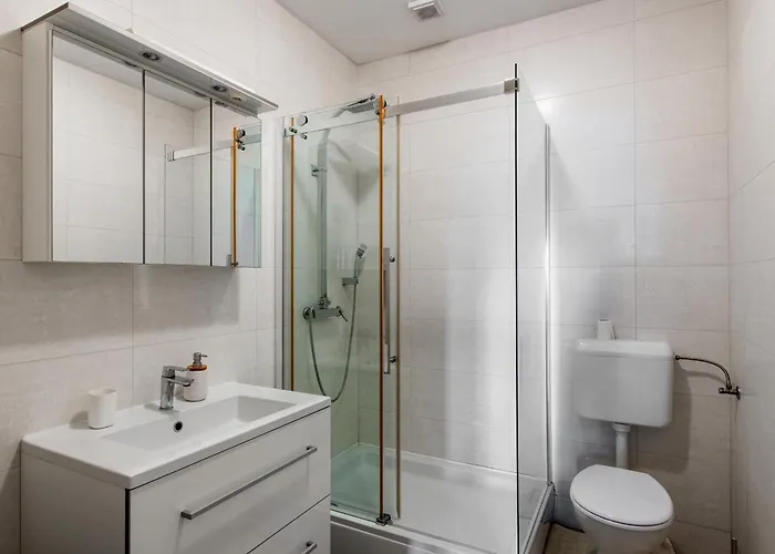 Апартаменты Utkovic Beachfront *