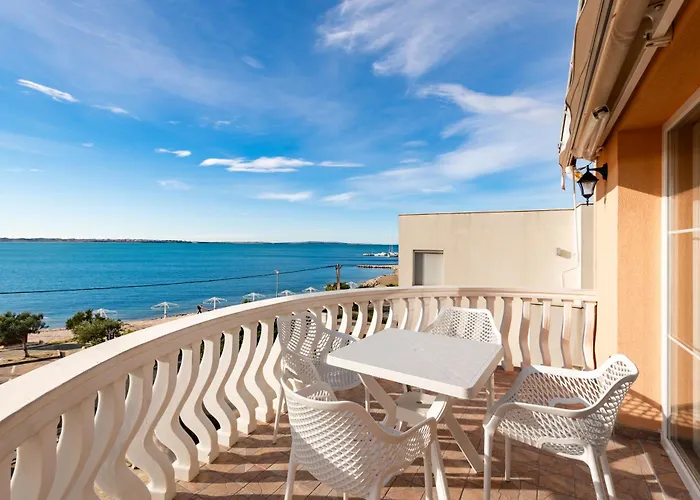 Апартаменты Utkovic Beachfront *