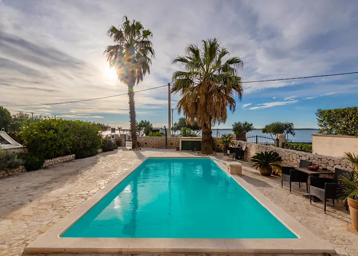 Апартаменты Utkovic Beachfront *