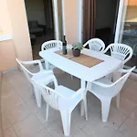 Utkovic Beachfront Apartman *