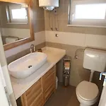 Utkovic Beachfront Apartman *