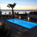 Utkovic Beachfront * Vrsi