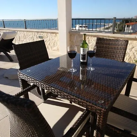 Utkovic Beachfront Apartamento Vrsi
