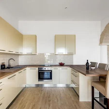 Utkovic Beachfront Apartment