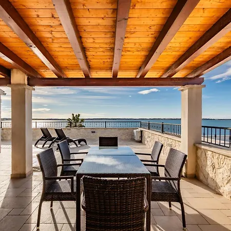 Utkovic Beachfront Lejlighed *