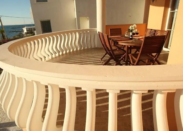 Apartment Utkovic Beachfront