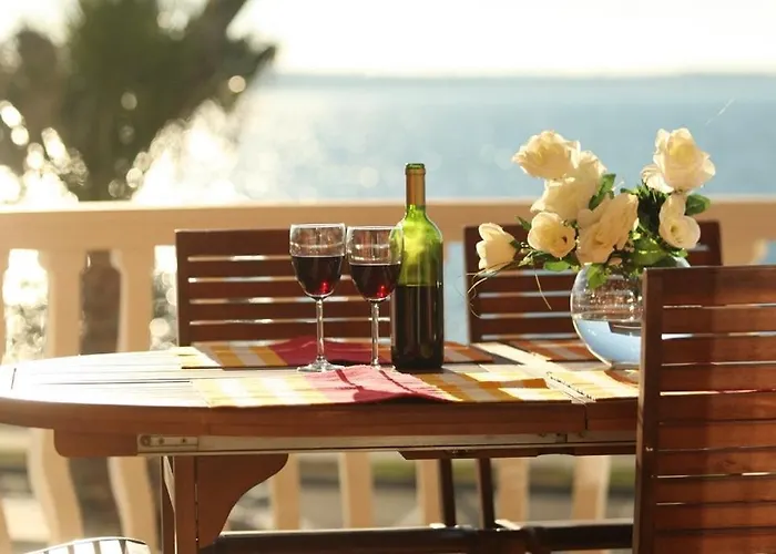 Utkovic Beachfront Apartment Vrsi