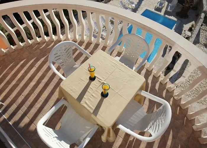 Utkovic Beachfront Apartment Vrsi