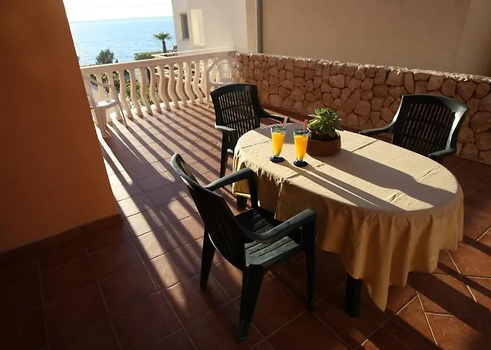 Apartment Utkovic Beachfront