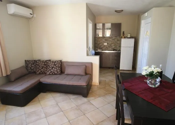 Utkovic Beachfront Apartment Vrsi