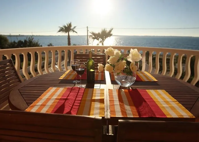 Apartment Utkovic Beachfront Vrsi