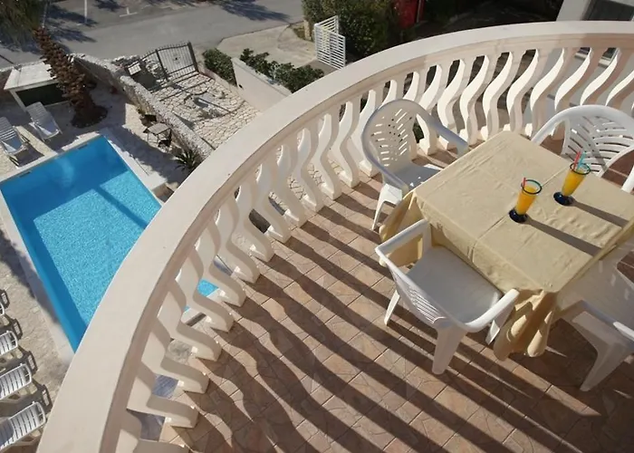 Utkovic Beachfront Apartment Vrsi