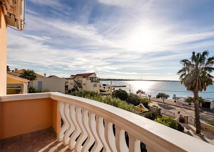 Utkovic Beachfront Apartment Vrsi