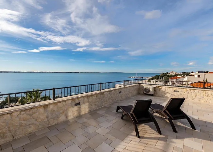 Utkovic Beachfront Apartment Vrsi