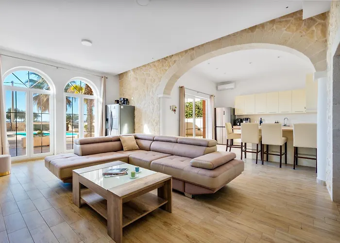 Utkovic Beachfront Apartment *