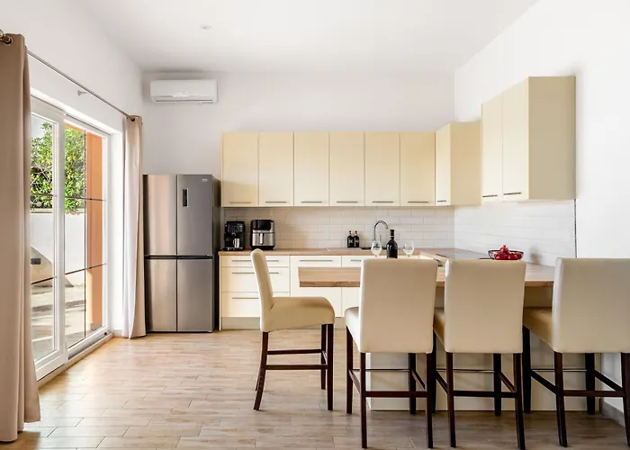 Utkovic Beachfront Vrsi