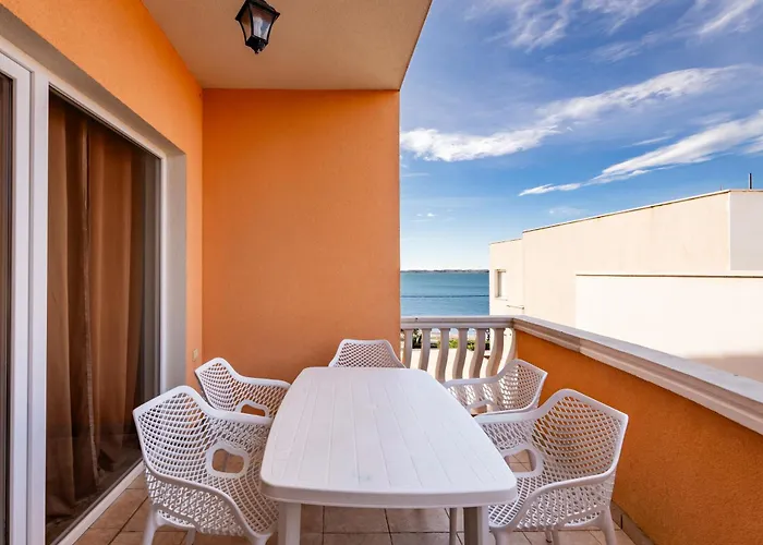 Apartment Utkovic Beachfront Vrsi